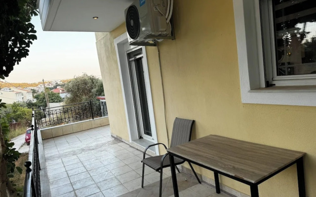 Skiathos Center Stylish 2 Bd w Balcony