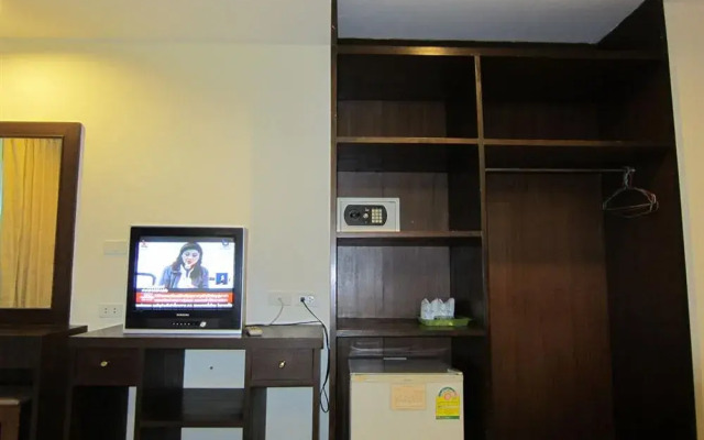18 Coins Cafe & Hostel