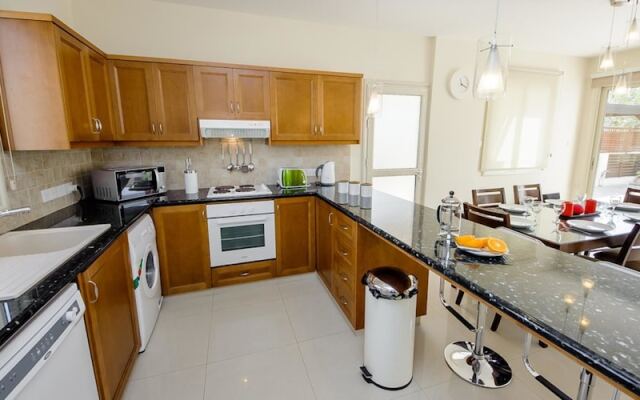 Rent Private Villa 018