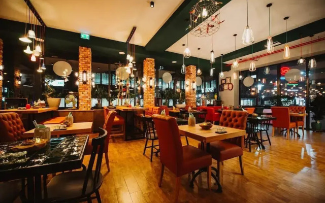 Stay-Inn Boardinghouse