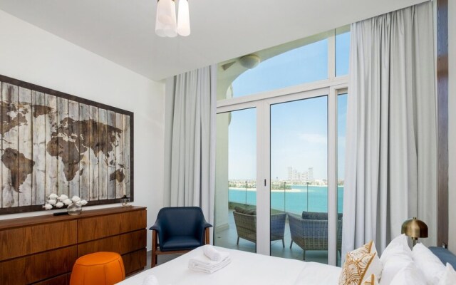 LUX Holiday Home - Royal Bay 1