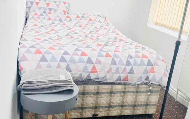 Weekend Escape- 4 Bedroom House in Stoke-on-trent