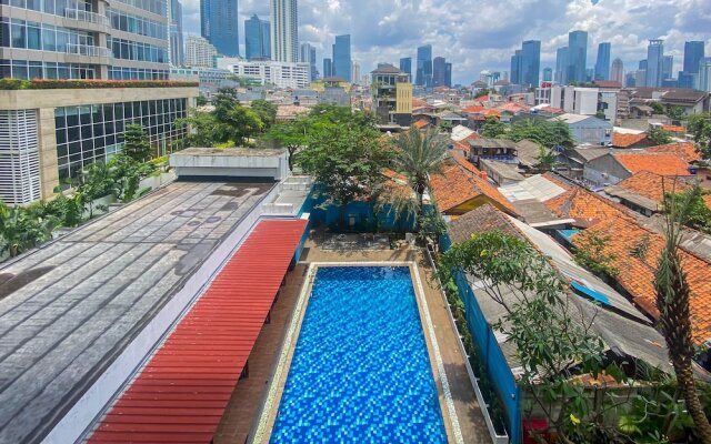 Cozy Stay Studio At Ambassade Kuningan Apartment