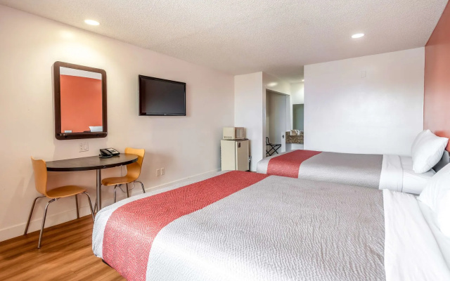 Motel 6 Gardena, CA - South