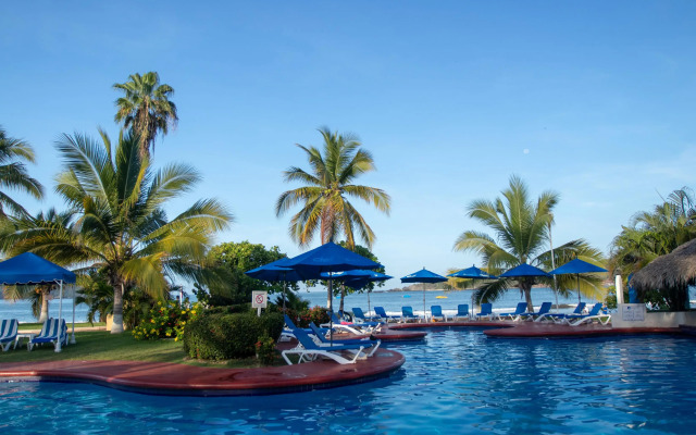 Qualton Club Ixtapa - All Inclusive