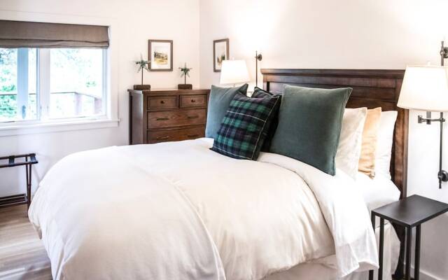 The Harbor House Inn