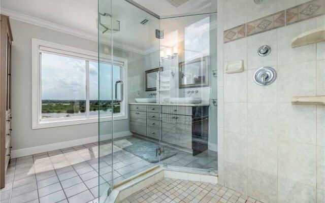 Beachfront Sapphire - Six Bedroom Home