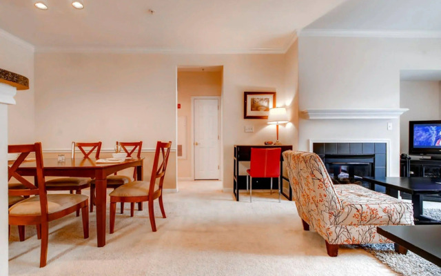 Global Luxury Suites at the Junction