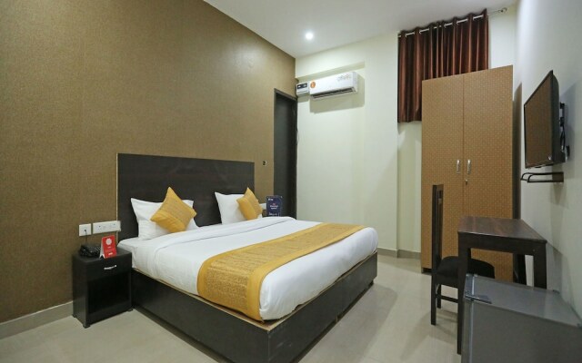 OYO 9587 The Royal Crowne
