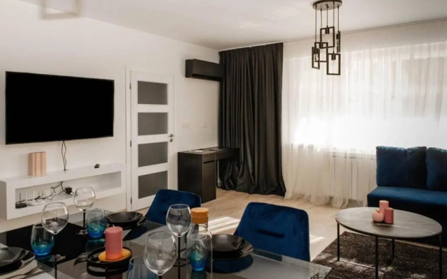 Super luxurious & spacious designer apartment.