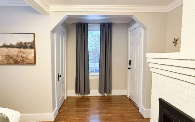 The Aurora Inn & Cottages