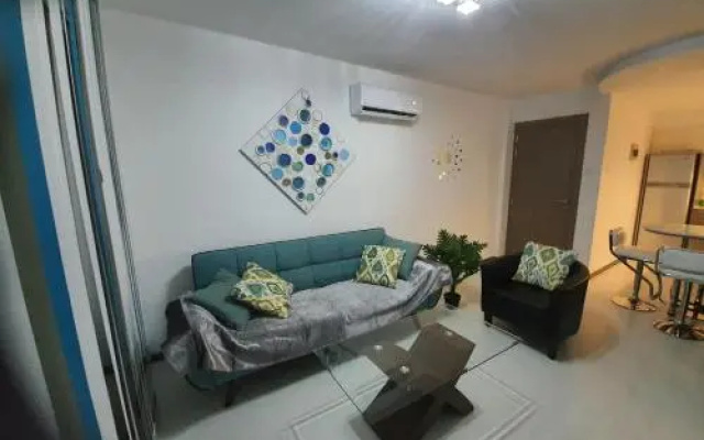 Luxury 2 Bed Apartment Next To the Beach