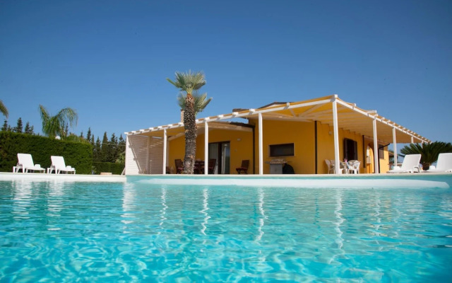 Villa With Large Swimming Pool Salento