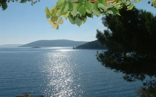 Tonka - 10 m From Beach - A4