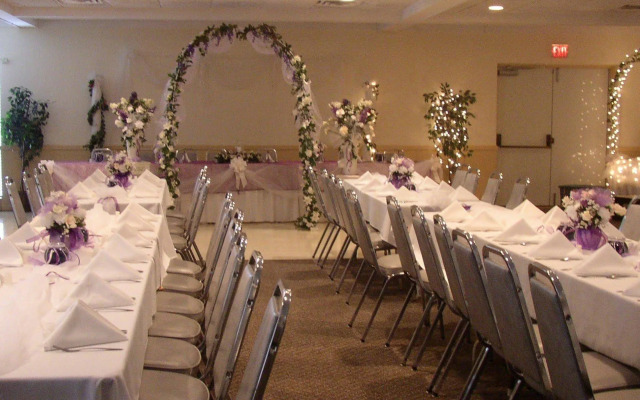 Americas Best Value Inn & Suites St. Cloud
