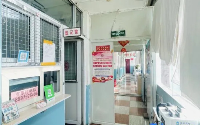 Renhe Hotel (Urumqi Yashan Middle Road)