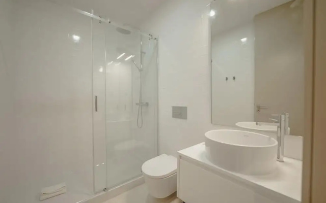 Legacy Oporto Design Apartment E by Vacationy