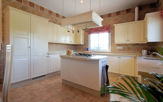 Spacious Villa with Hot Tub in Arenas