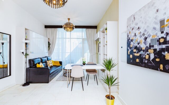 Waves - Chic Studio With Balcony Overlooking City Views