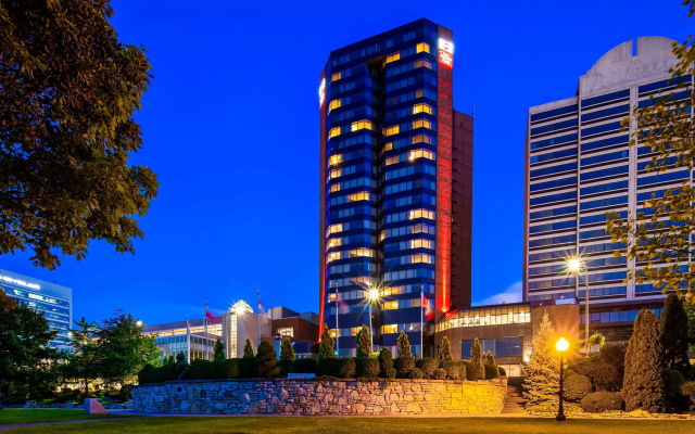 DoubleTree by Hilton Windsor Hotel & Suites