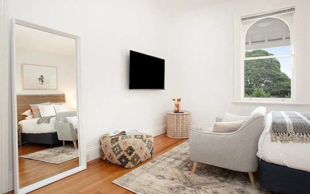 Modern and Cosy Inner West Apartment