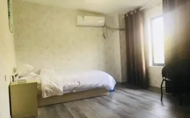 Lanteng Boutique Hotel (Huainan Longhu Park)