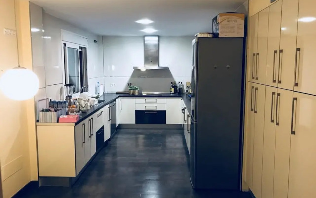Rooms in Seafront Villa