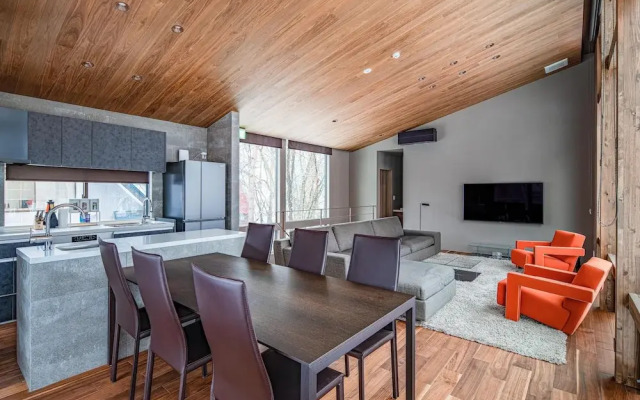 Gravity by The Hakuba Collection