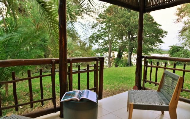 Cresta Mowana Safari Resort & Spa