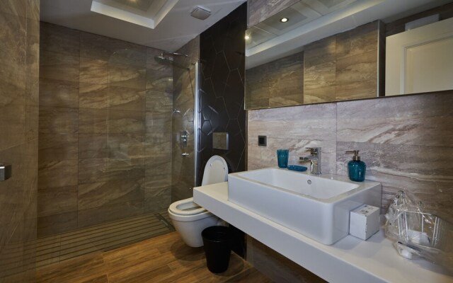 Lara Suite's