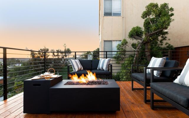 Avalon (2 Unit Buyout) by AvantStay   Mins to Gaslamp - Deck w/ BBQ