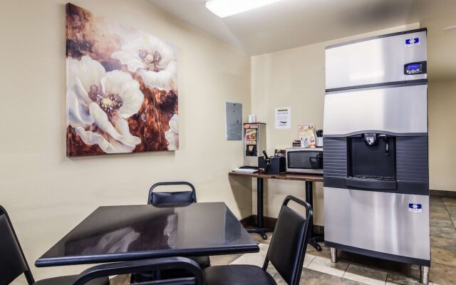 GuestHouse Inn & Suites Montesano