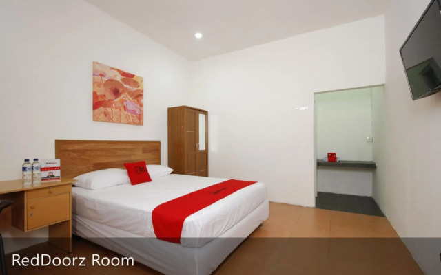 RedDoorz Plus near Plaza Indonesia