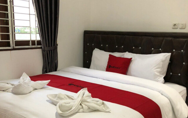 RedDoorz near CitraLand Gama City Medan