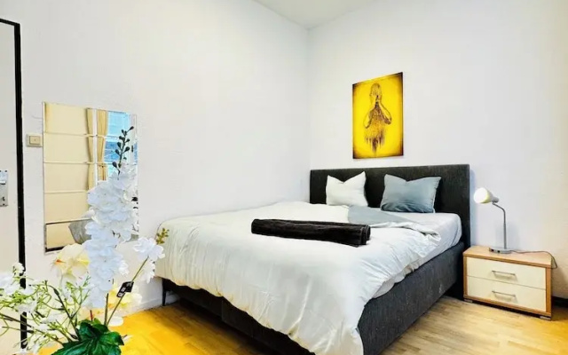 Cozy 2 Room Stay for 5 Near Stadthalle