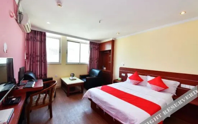The V8 Fashion Hotel