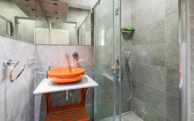 Cute 1 Room w/AC 300 meters to Istiklal Street