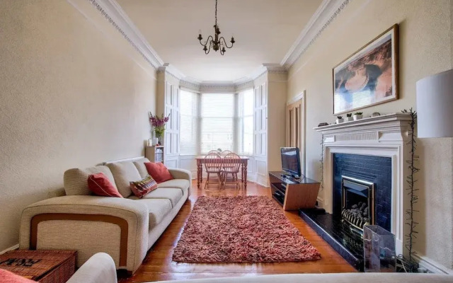 Lovely and Spacious 2BR Home on Comiston Road