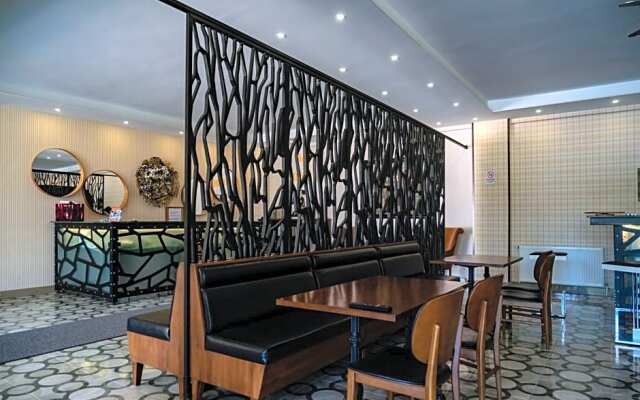 Maidos Hotel & Suites