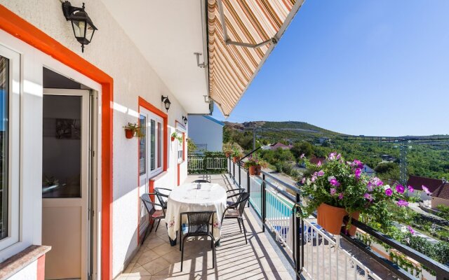 House Marija-with View to the sea and the Mountains