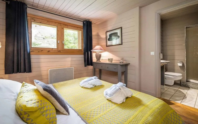 Large Chalet With Barrel Sauna and Whirlpool