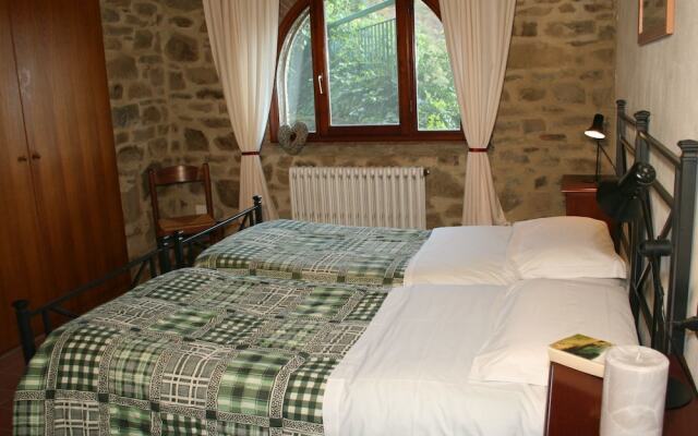 Cosy apartment in the well known Chianti area, with swimming pool and terrace.