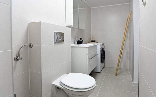 Apartment D & Studio L