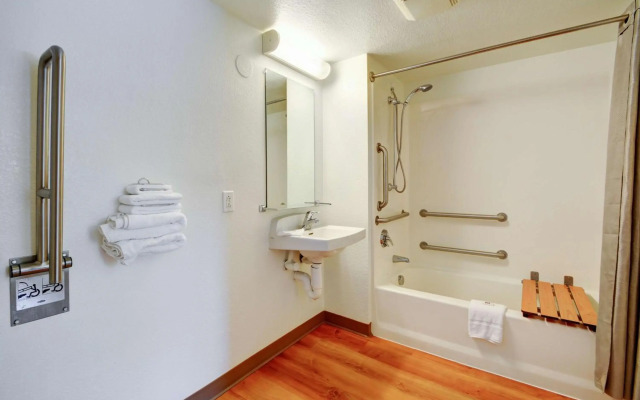Motel 6 Southington, CT - Hartford