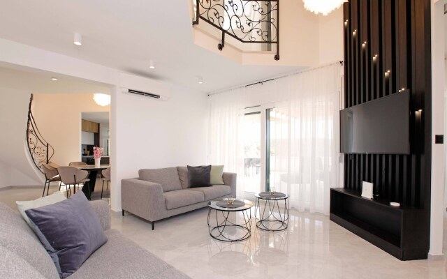 Beachfront villa Senses for 12 in Milna