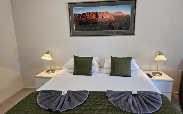 Lily Lagoon Resort – Guest Rooms – Kununurra