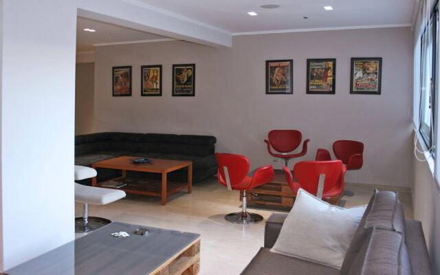 Amphitryon City Hotel