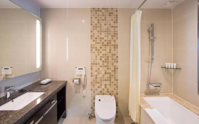 Isquare Hotel