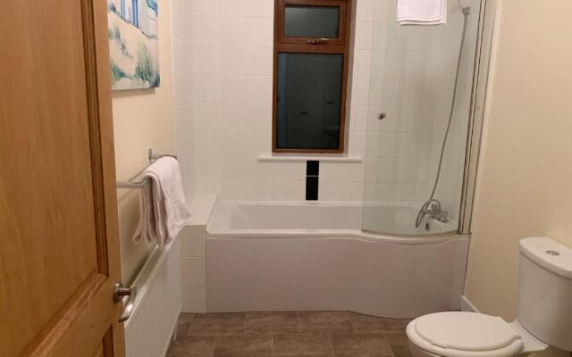 Secluded hilltop hideaway!