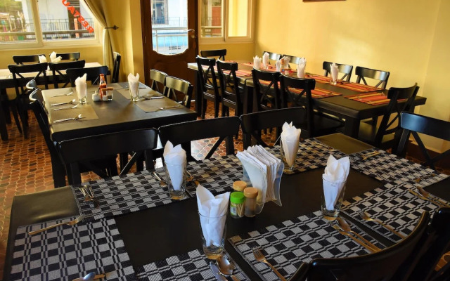 Club Rose Bay Hotel